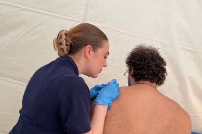 pinnacleskin.com /treatments/skin-cancer-screenings-and-total-body-skin-exams Carousel 2 Image 1